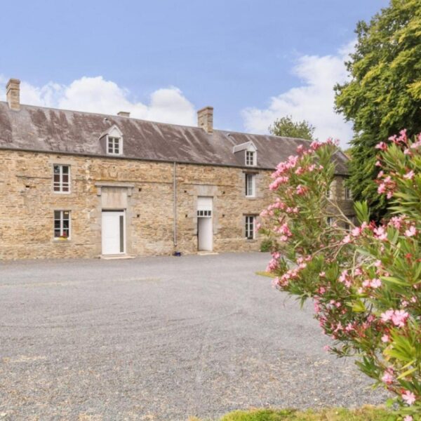 Bâtiment du Gîte Les Charmilles à Hauteville-La-Guichard dans la Manche