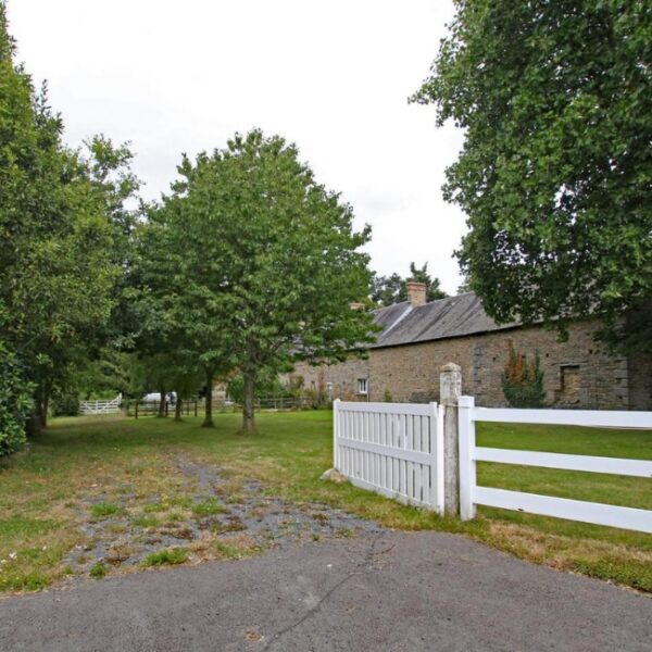 Entrée du Gîte Les Charmilles à Hauteville-La-Guichard dans la Manche