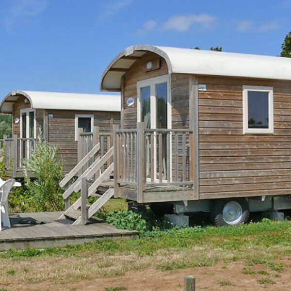 Roulottes du Camping de L'Orée du Bois à Rang-du-Fliers dans le Nord Pas de Calais