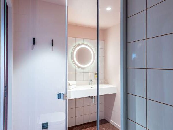 Salle de Bain du Greet Hôtel Reims Tinqueux dans la Marne à Reims