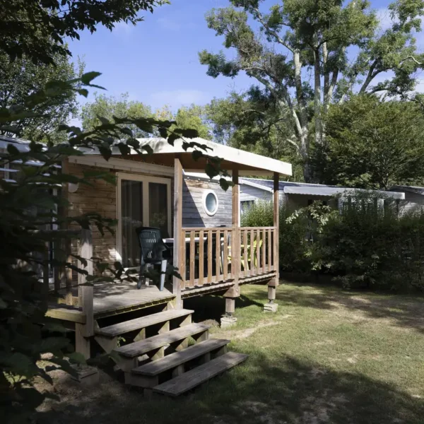 Mobil-home tout équipé - Camping La Cigaline, à Montpon-Ménestérol, en Dordogne, près de Bergerac.
