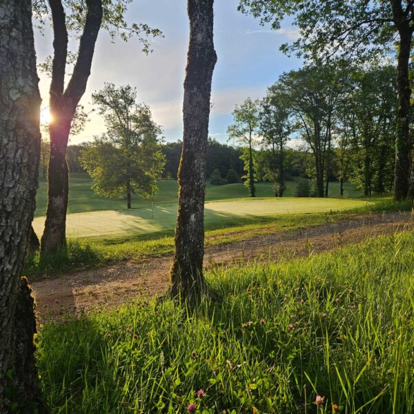 Allée du Souillac Golf & Country Club à Lachapelle-Auzac dans le Lot