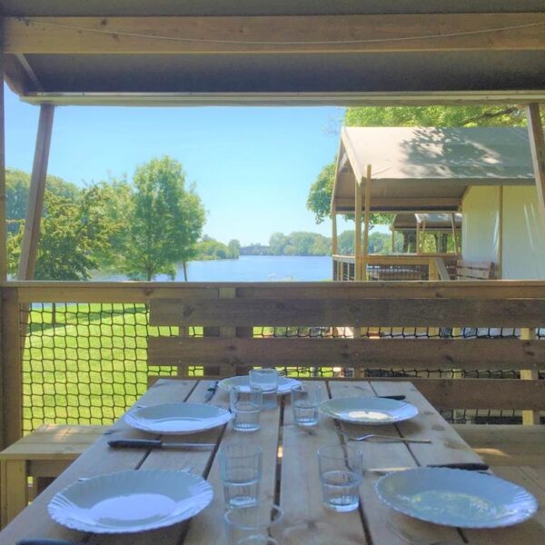 Terrasse de tente du Camping le Moulin de Bidounet à Moissac dans le Tarn-et-Garonne