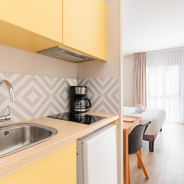 cuisine d'un appartement de l'appart city classic blois