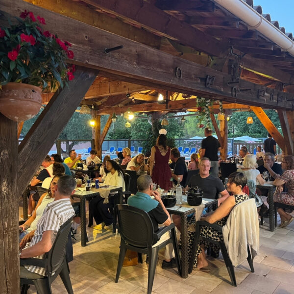 Restaurant et soirées à thème au Camping le Luberon, à Apt, dans le Vaucluse