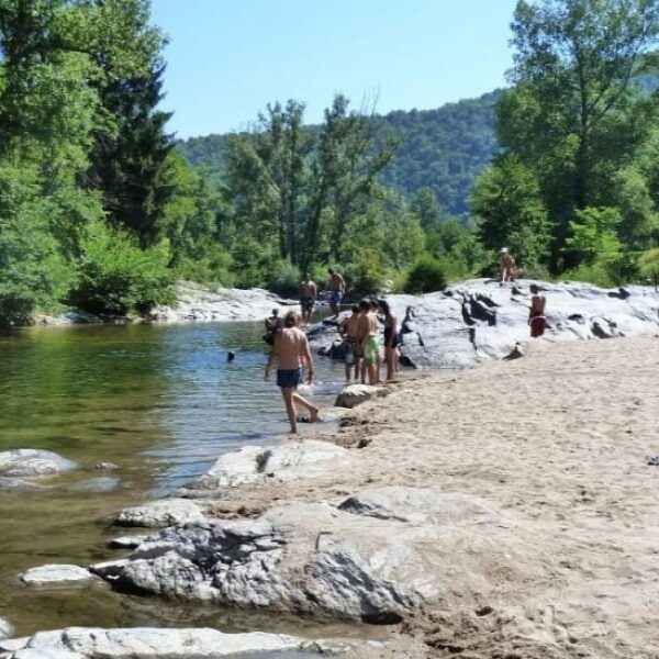 Rivière proche du Camping Le Pont du Tarn à Florac Trois Rivières en Lozère