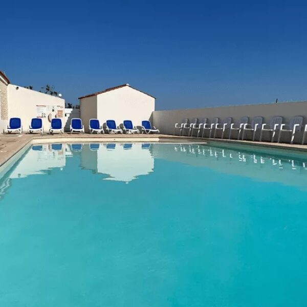Piscine du Camping le Pavillon Bleu, à l’Aiguillon-Presqu’île, près de la Tranche-sur-Mer, en Vendée