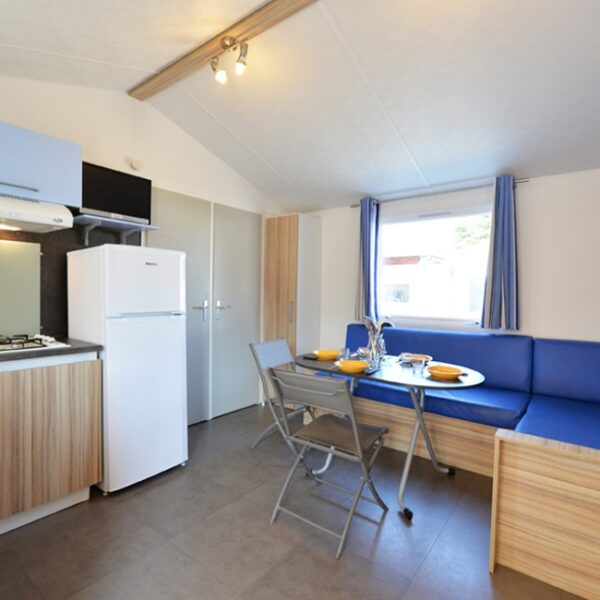 Intérieur de Mobil Home au Mobil-home chiens bienvenus au Camping le Pavillon Bleu, à l’Aiguillon-Presqu’île, près de la Tranche-sur-Mer, en Vendée