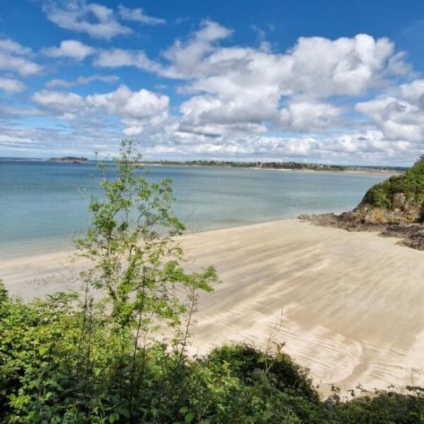 Plage de la Maison d'Hôtes des Marées à Saint-Cast-Le-Guildo dans les Côtes d'Armor