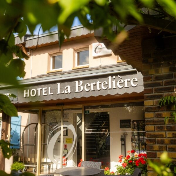Devanture de l'Hôtel La Bertelière à Saint-Martin-du-Vivier en Seine Maritime