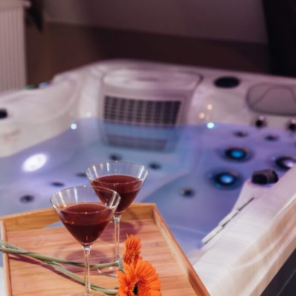 Jacuzzi du Domaine le Bas Chitray à Ménil en Mayenne