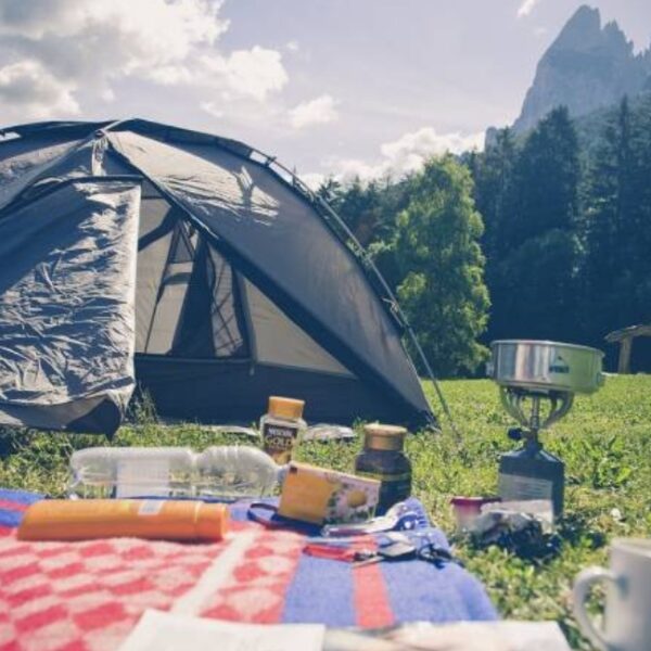 Tentes du Camping Le Peyrolais à Saint-Julien-de-Peyrolas dans Gard