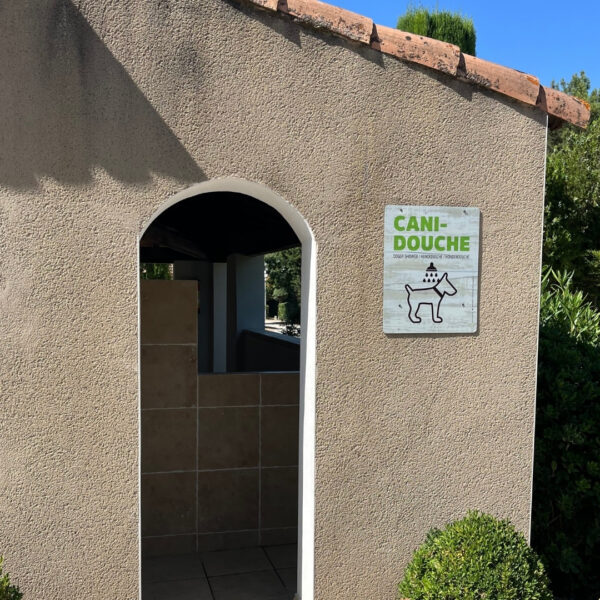 Camping pour chien avec canidouche dans les Bouches-du-Rhône - Camping Pégomas à Saint-Rémy-de-Provence, dans les Alpilles