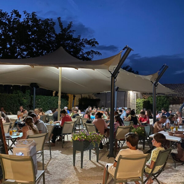 Le restaurant et ses animations - Camping les Tamaris, à Martigues, dans les Bouches-du-Rhône, près de Marseille