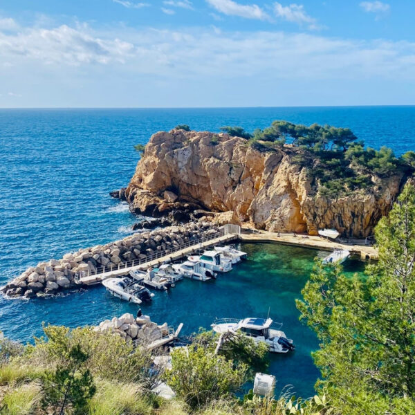 La Calanque des Tamaris, près du Camping les Tamaris, à Martigues, dans les Bouches-du-Rhône, près de Marseille