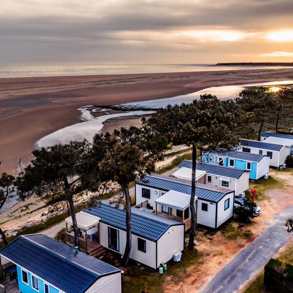 Vue aérienne du Camping les Violettes, en bord de mer, à la Faute-sur-Mer, en Vendée, Pays-de-la-Loire