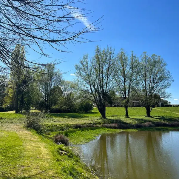 Etang du Camping Le Lieu à Saint-Jory-de-Chalais en Dordogne