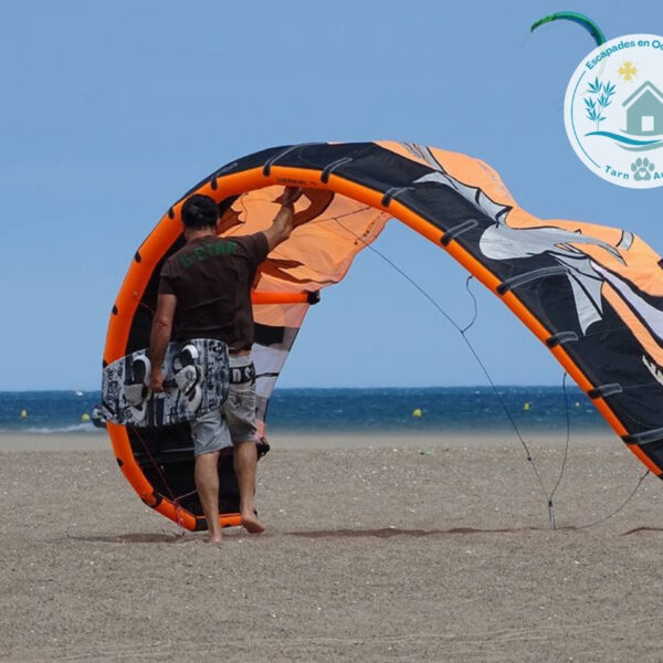 Kite sur, activité nautique à faire près du Mobil-home Entre Mer et Roseaux, hébergement dogfriendly, à Port-la-Nouvelle, dans l'Aude