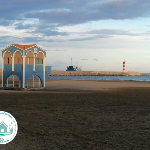 Plage du phare, à Port-la-Nouvelle, proche du Mobil-home Entre Mer et Roseaux, hébergement dogfriendly dans l'Aude