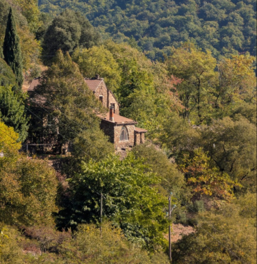 Chemin des Morts de Saint-Sauveur-Camprieu, où les chiens sont acceptés, dans les Cévennes