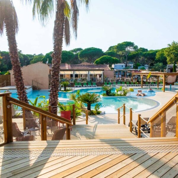 Piscine du Camping La Bastiane à Puget-Sur-Argens dans le Var