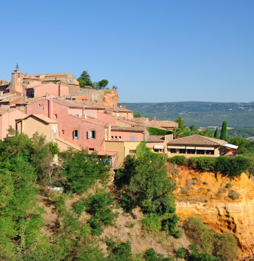 Roussillon où les chiens sont les bienvenus, dans le Vaucluse, en Provence-Alpes-Côte d'Azur