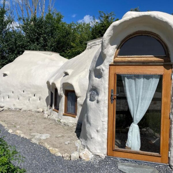 Hébergement insolite igloo du camping éco-ferme Aux Sabots de Vent dans les Ardennes (08)