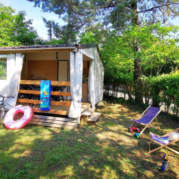 Logement atypique Tit'home du camping Le Coin Charmant 3* à Chauzon