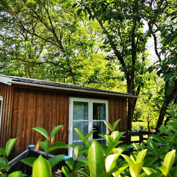 Un cadre en pleine nature pour le camping Le Coin Charmant 3* à Chauzon