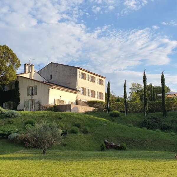 Le Domaine Le Bois des Dames en Drôme provençale dogfriendly
