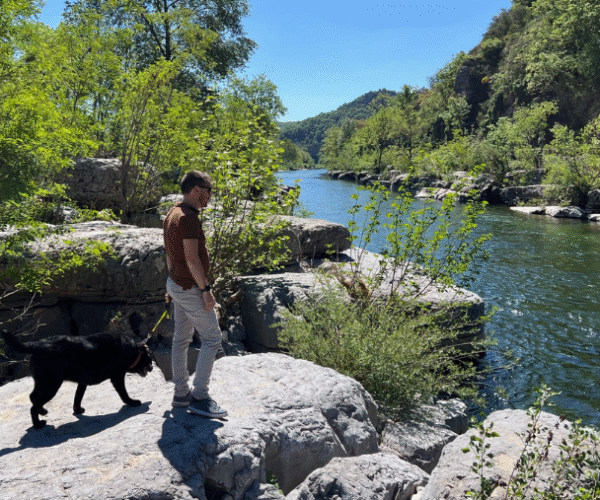Où se baigner avec son chien en Ardèche ?