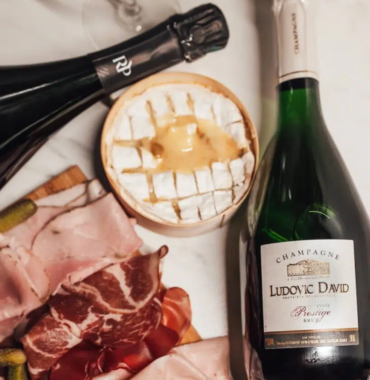 dégustation de délicieux champagne avec son chien au Bar à Champagne le Tasting