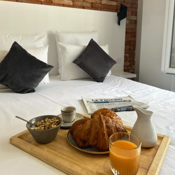 Petit déjeuner en chambre à l'hôtel de Paris Montparnasse 3* (75)