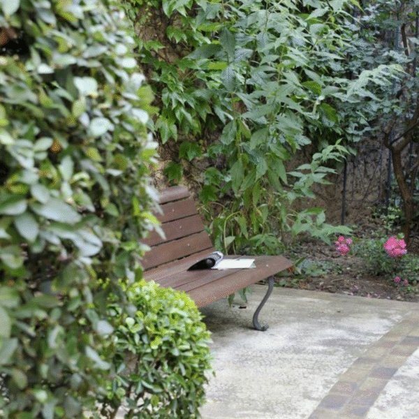 Cour intérieure de l'hôtel de Paris Montparnasse 3* (75)