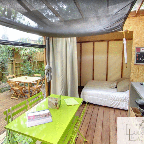 Hébergement insolite chiens bienvenus - camping Lodging Le Lac, à Lacanau, en Gironde