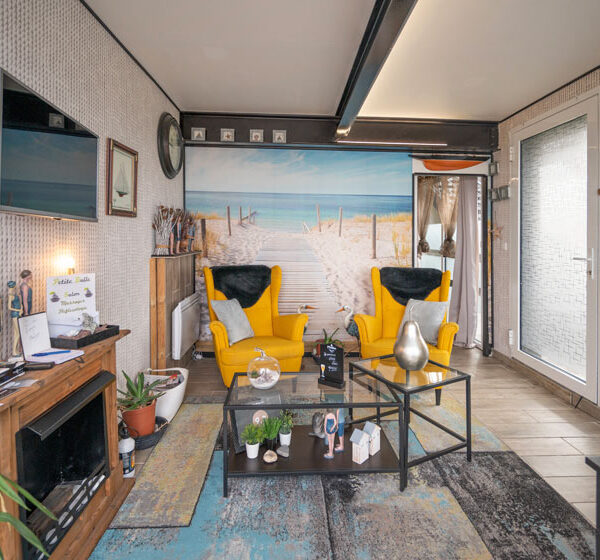 Salon d'une des suites avec jacuzzi de la maison d'hôtes L'Instant à Cayeux (80) dans la Baie de Somme