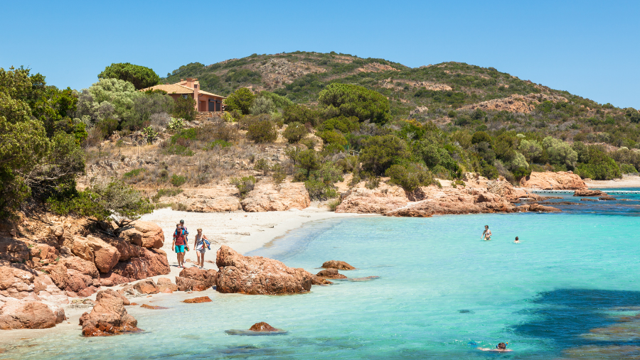 Plage de Corse où les chiens sont les bienvenus