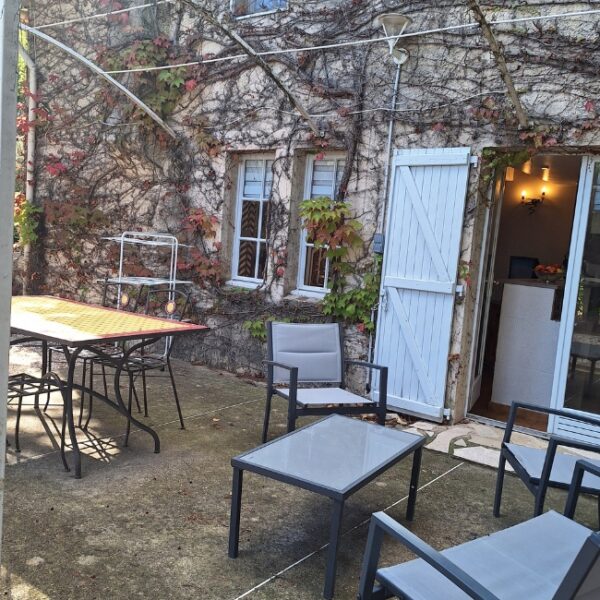 Terrasse des Gîtes du Lac Arles dans les Bouches du Rhône