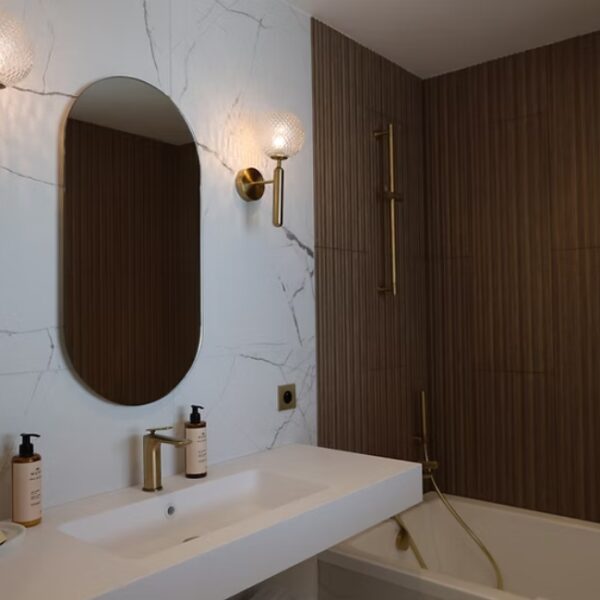 Salle de bain de l'Hôtel Les Sables Blancs à Concarneau dans le Finistère