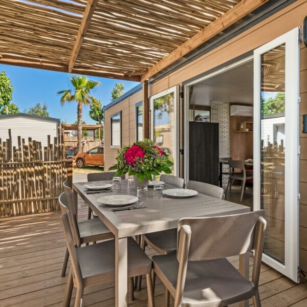 Mobil-home avec terrasse close pour chiens - Campings Les Méditerranées, à Marseillan, dans l'Hérault