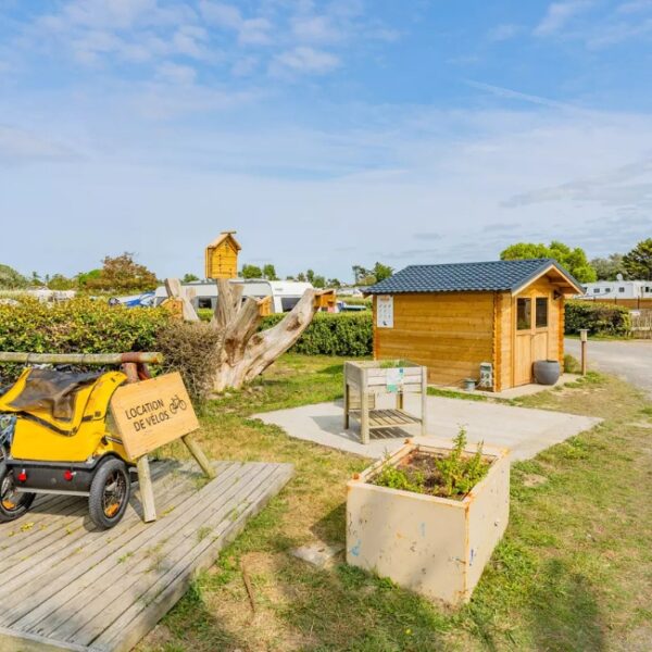 Emplacement nature au Camping La Baie de Kernic, à Plouescat, dans le Finistère (Bretagne)