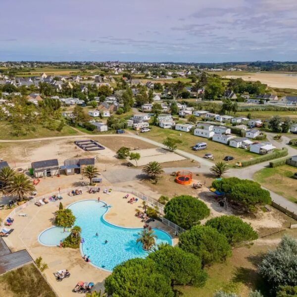 Camping avec piscine en Bretagne - Camping La Baie de Kernic, à Plouescat, dans le Finistère (Bretagne)