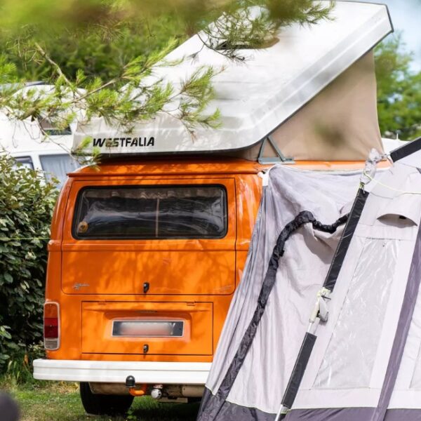 Emplacement de camping pour van et tentes - Camping La Côte Sauvage, Saint-Clément-des-Baleines, en Charente-Maritime