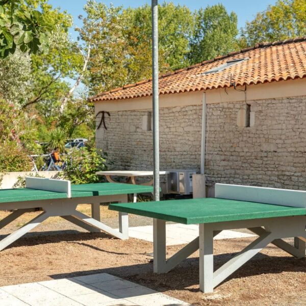 Tables de ping-pong au Camping Clos Cottet, à Angles, en Vendée, près de la Tranche-sur-Mer