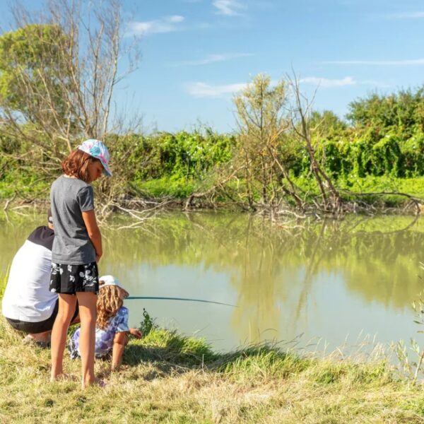 Camping avec étang de pêche en Vendée - Camping Clos Cottet, à Angles, en Vendée, près de la Tranche-sur-Mer