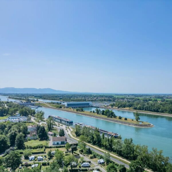 Les bords du Rhin près du camping L'Ile du Rhin près de Colmar en Alsace