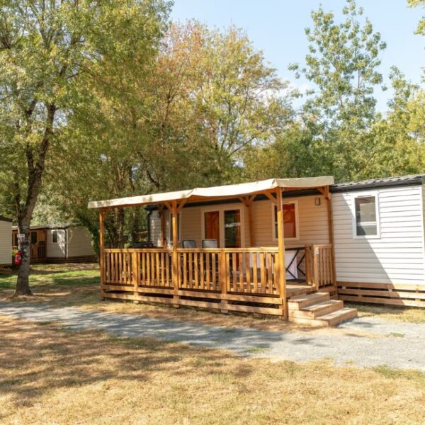 Mobil-home chiens acceptés au camping Domaine de la Brèche, à Varennes-sur-Loire près de Saumur, dans le Maine-et-Loire.