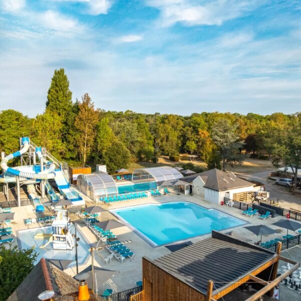 Camping avec piscine - camping Domaine de la Brèche, à Varennes-sur-Loire près de Saumur, dans le Maine-et-Loire.
