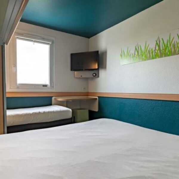 Chambre de l' Ibis Budget à Pontault-Combault en Seine et Marne