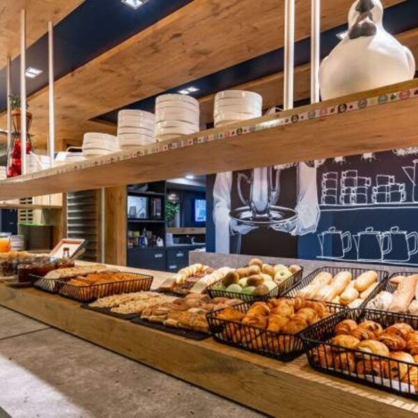 Buffet de l' Ibis Budget à Pontault-Combault en Seine et Marne